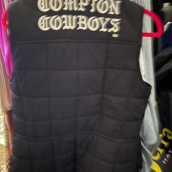 Aria vest.  Medium - Picture 2 of 3